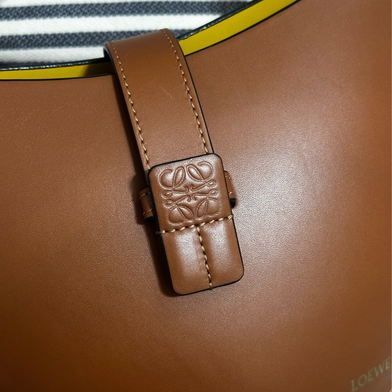 LOEWE 焦糖色蛋殼包(水桶包）-2