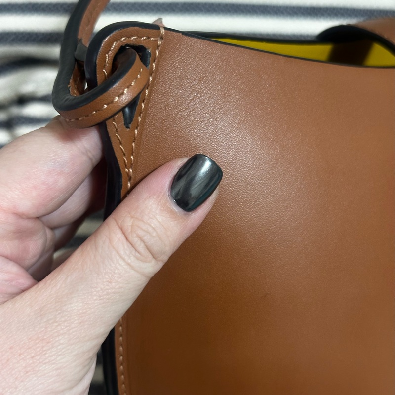 LOEWE 焦糖色蛋殼包(水桶包）-10