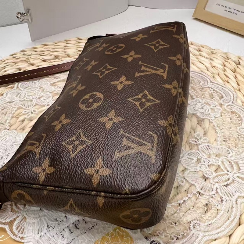 LV Pochette Accessoires Monogram(22年芯片）-9