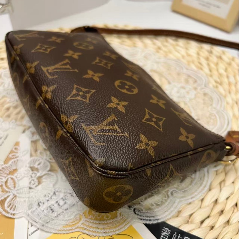 LV Pochette Accessoires Monogram(22年芯片）-11