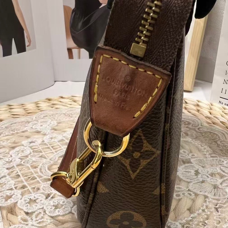 LV Pochette Accessoires Monogram(22年芯片）-20