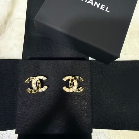 Chanel香奈兒雙C黑白琺瑯耳環