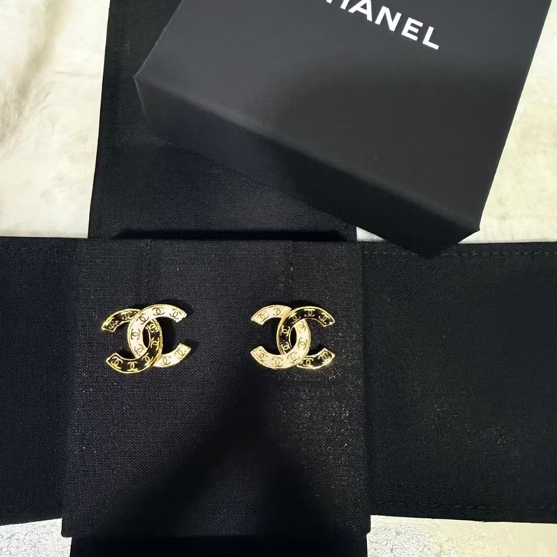 Chanel香奈兒雙C黑白琺瑯耳環-0