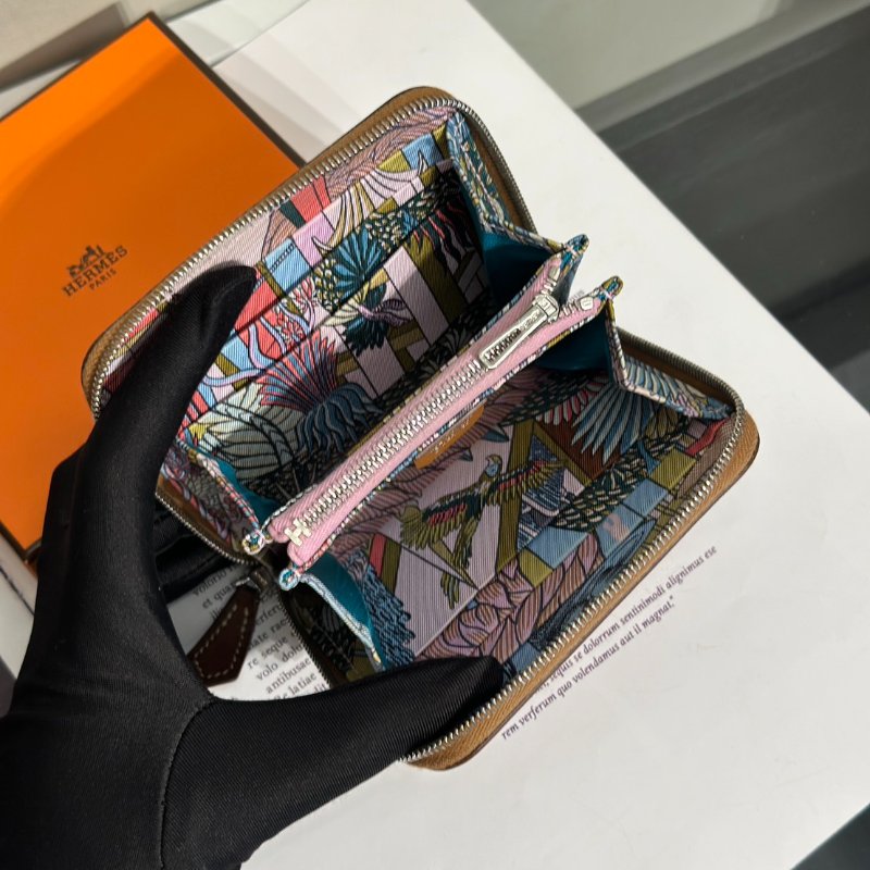 HERMES Silk'in 絲巾拉鍊短夾 - 金棕 / 動物之城 D-2