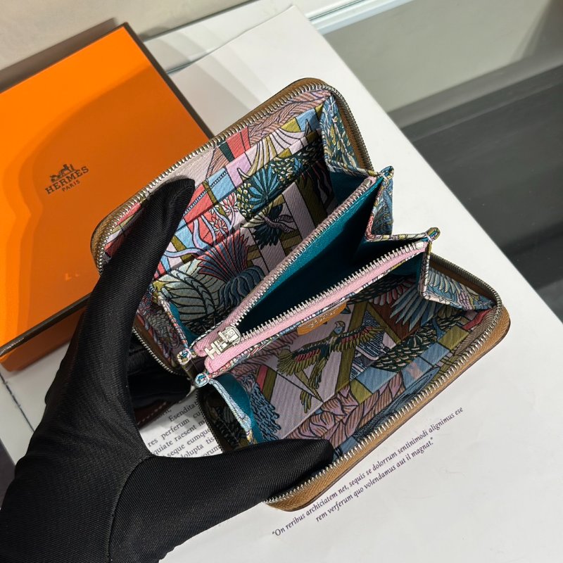 HERMES Silk'in 絲巾拉鍊短夾 - 金棕 / 動物之城 D-3