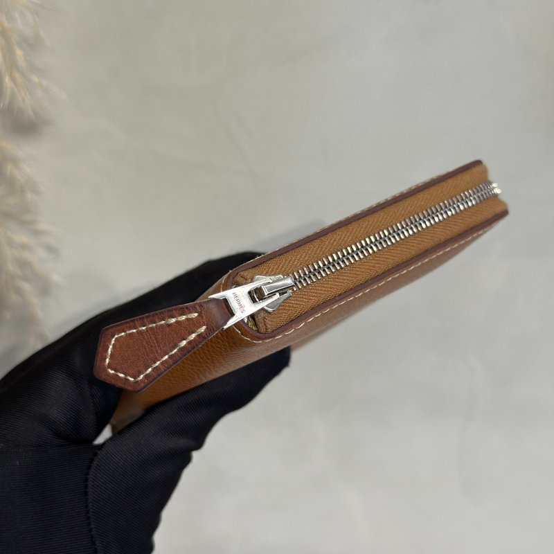 HERMES Silk'in 絲巾拉鍊短夾 - 金棕 / 動物之城 D-8