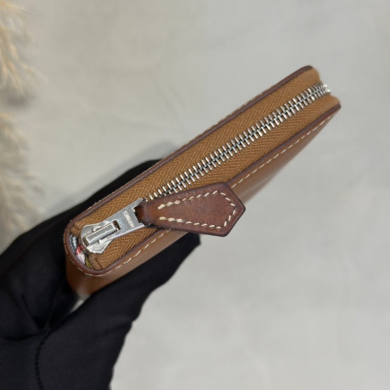 HERMES Silk'in 絲巾拉鍊短夾 - 金棕 / 動物之城 D-9