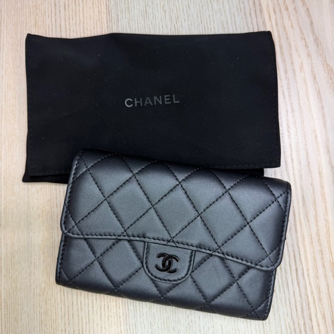 Chanel 香奈兒菱格紋小羊皮中夾 短夾