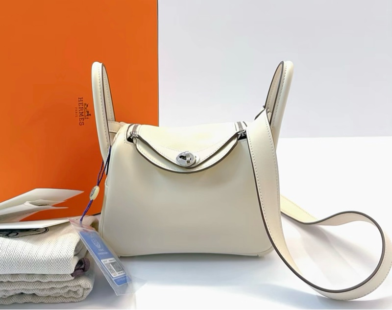 購証☺️ Hermes lindy mini 奶油白銀扣 w刻 swift皮 配件：盒子 塵袋 小票-0