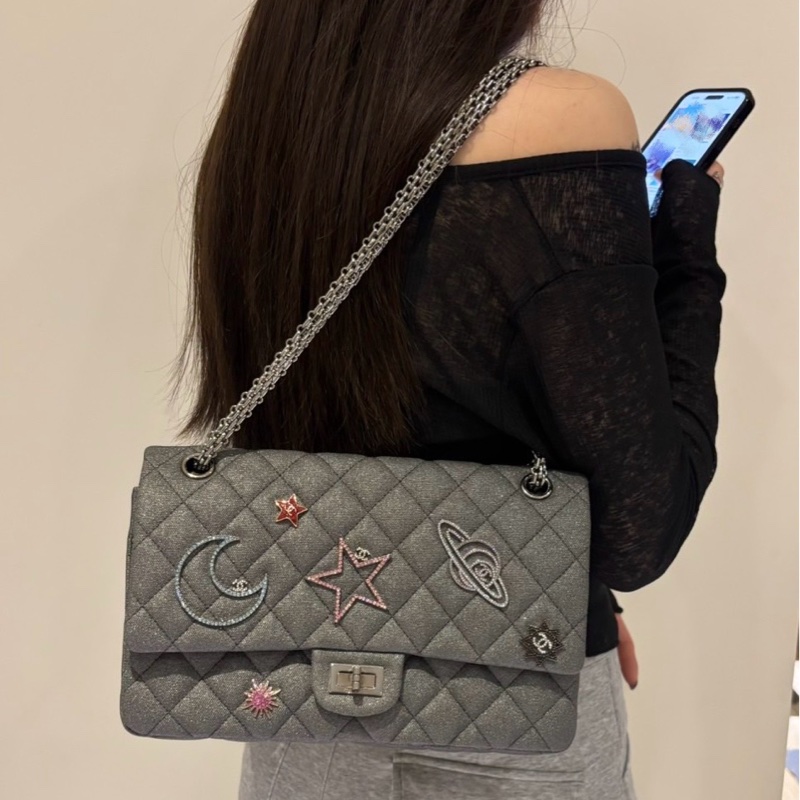Chanel 2.55 灰星月徽章 中號-0