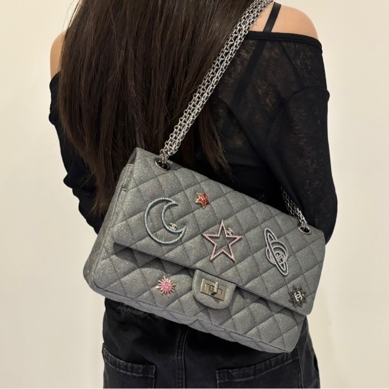 Chanel 2.55 灰星月徽章 中號-1