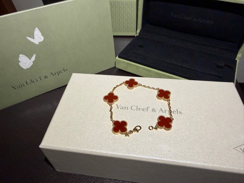 Van Cleef &Arpels 紅玉隨五花手鏈-2