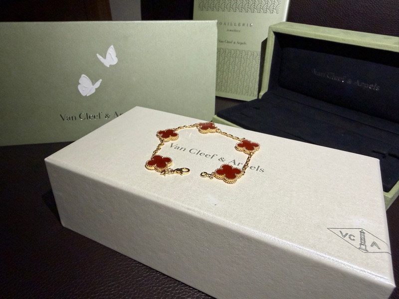 Van Cleef &Arpels 紅玉隨五花手鏈-3