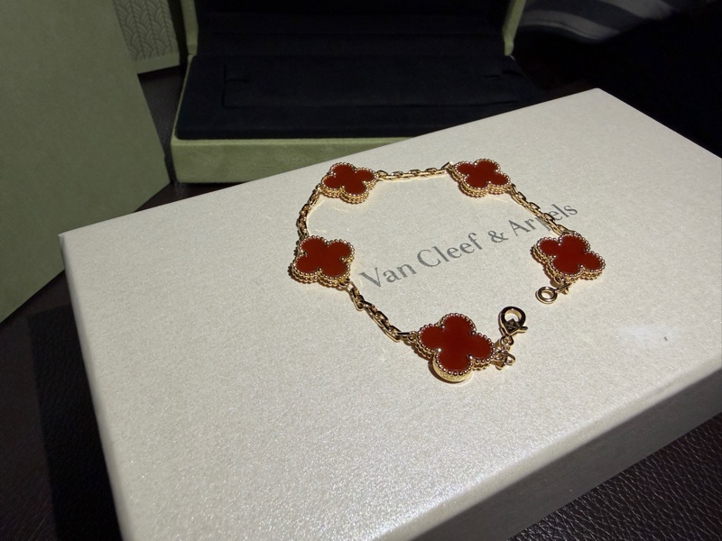 Van Cleef &Arpels 紅玉隨五花手鏈-4