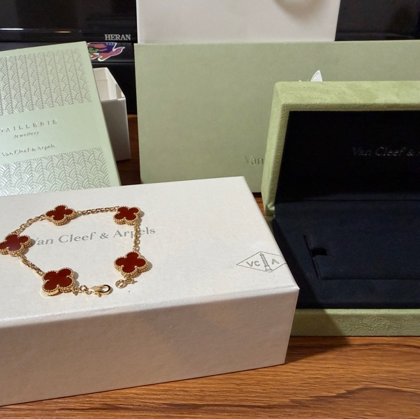 Van Cleef &Arpels 紅玉隨五花手鏈-9