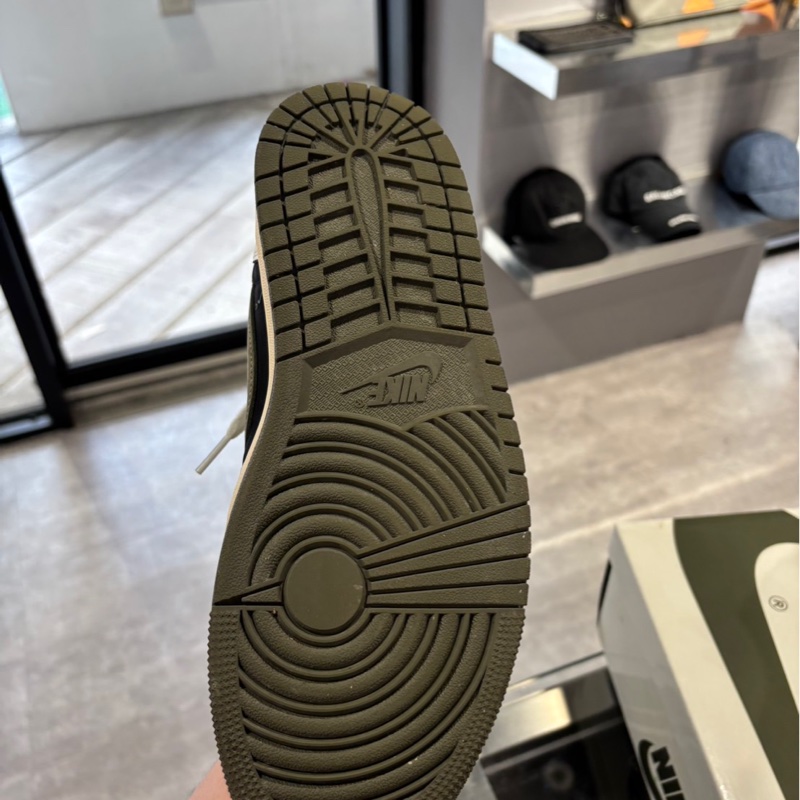 近新全配🌟Air Jordan 1 Low Travis Scott 倒勾｜Classic Trend CT精品｜台北東區實體-7