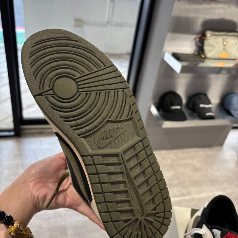 近新全配🌟Air Jordan 1 Low Travis Scott 倒勾｜Classic Trend CT精品｜台北東區實體-8