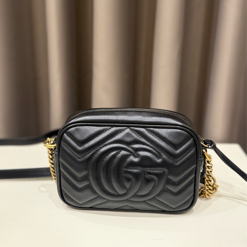（超級甜價美包✨）Gucci 古馳GG Marmont Mini皮革山形紋相機包-1