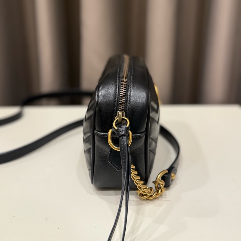 （超級甜價美包✨）Gucci 古馳GG Marmont Mini皮革山形紋相機包-3