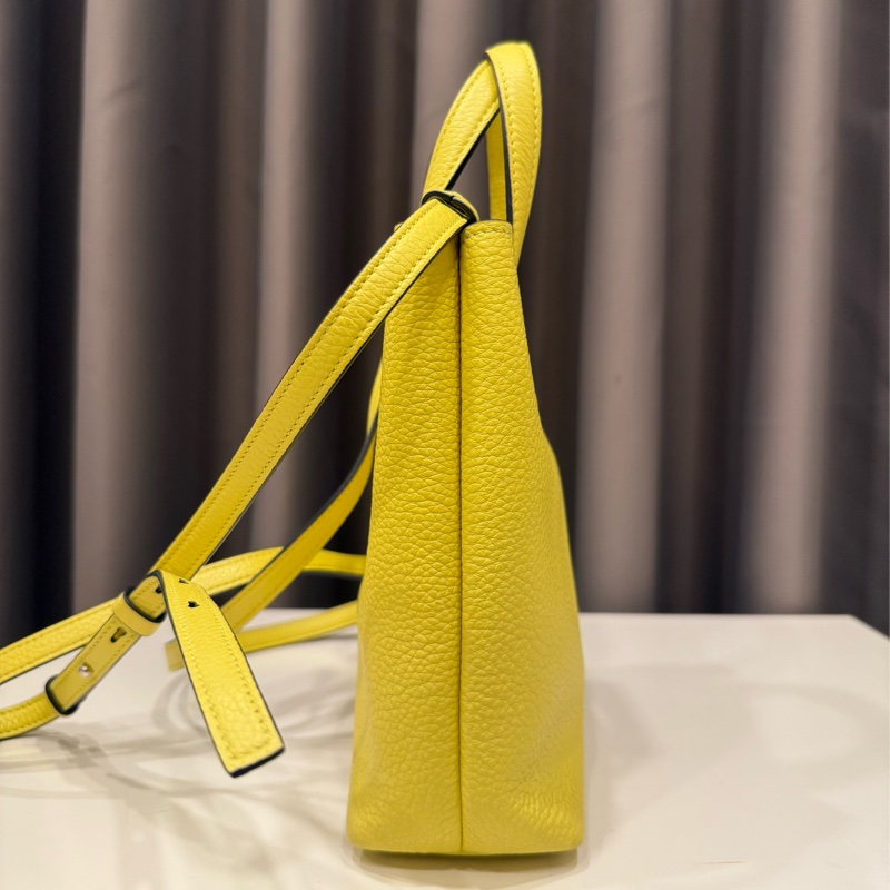 Salvatore Ferragamo Gancini 馬蹄飾錘紋小牛皮手提/斜背包(黃色）-3