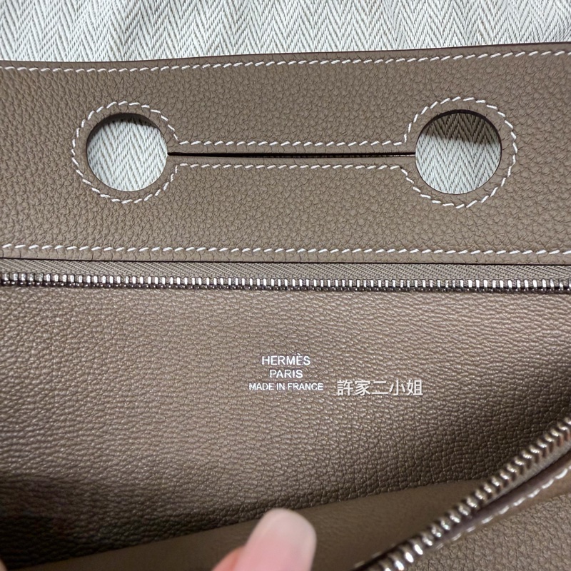 Hermes 罕見品 99新閒置 大象灰Birkin25後加掛小袋-2
