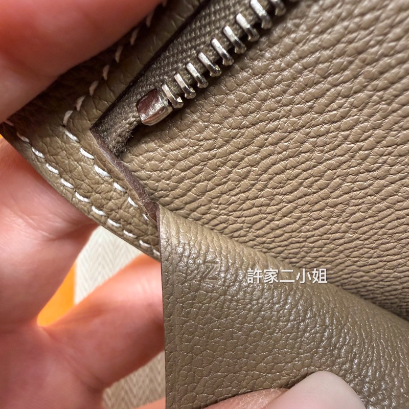 Hermes 罕見品 99新閒置 大象灰Birkin25後加掛小袋-4