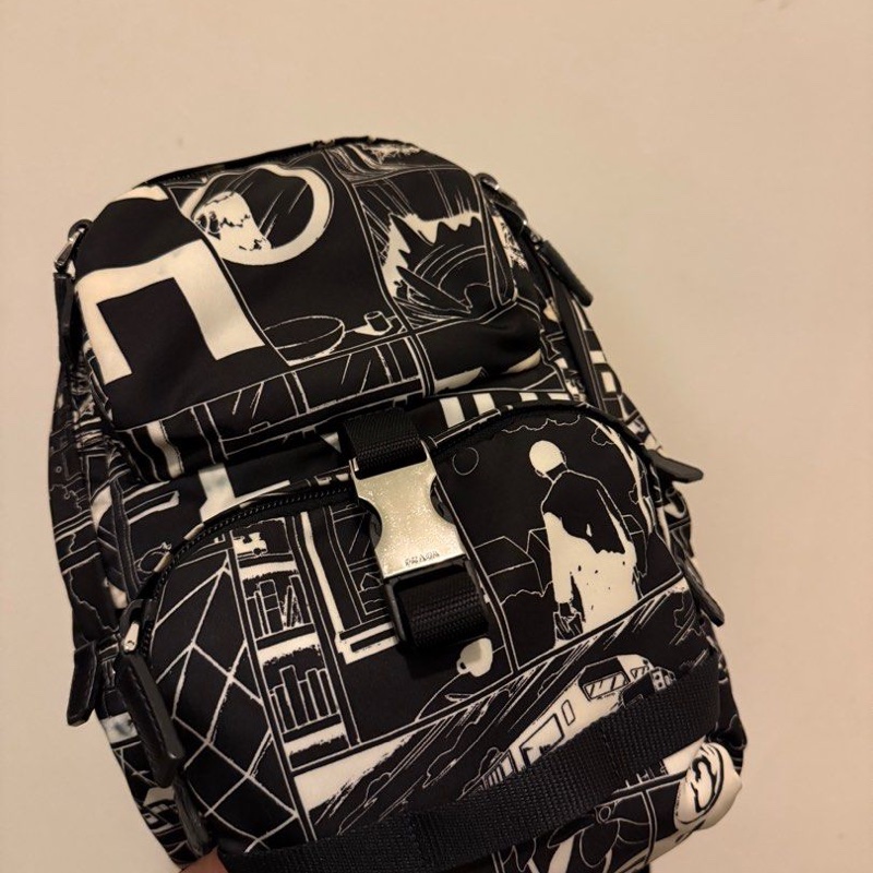 PRADA  2VZ013 限量 黑白尼龍 漫畫 單肩包-4