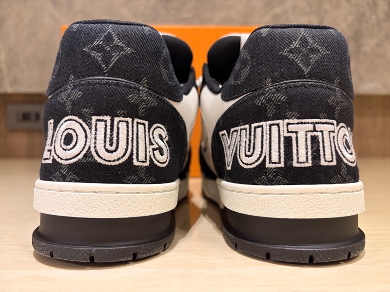Louis Vuitton路易威登Trainer黑白魔術貼板鞋 40.5碼 近全新-2