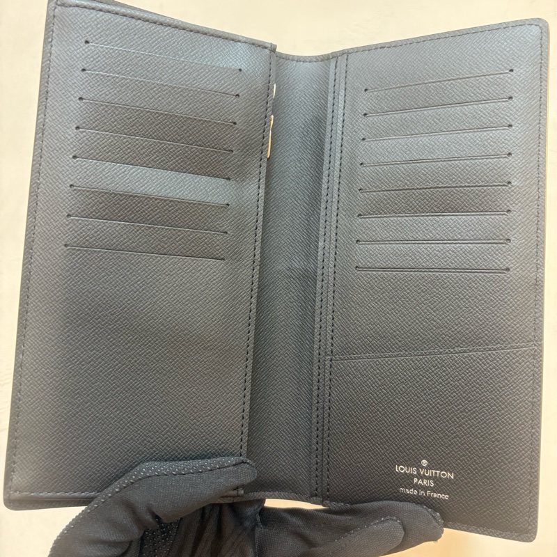 Lv 全皮幾何拼色對開長夾-4