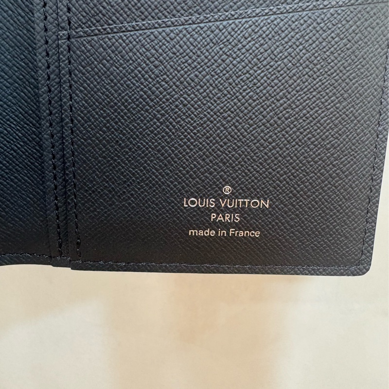 Lv 全皮幾何拼色對開長夾-6