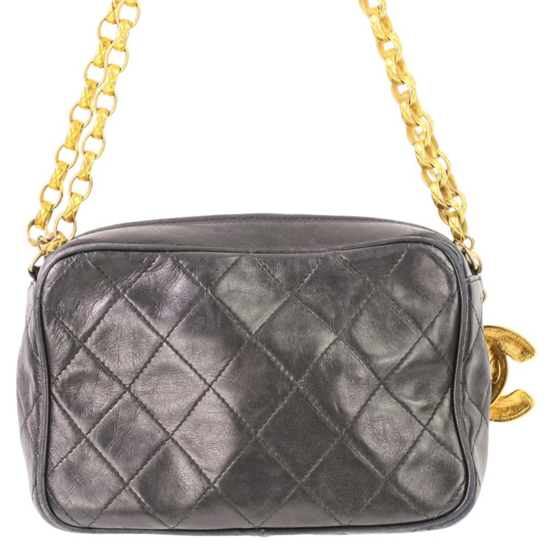 香奈兒 (CHANEL) 絎縫鏈條單肩包，飾有 Coco 標誌吊飾，相機包，黑色，女士-2