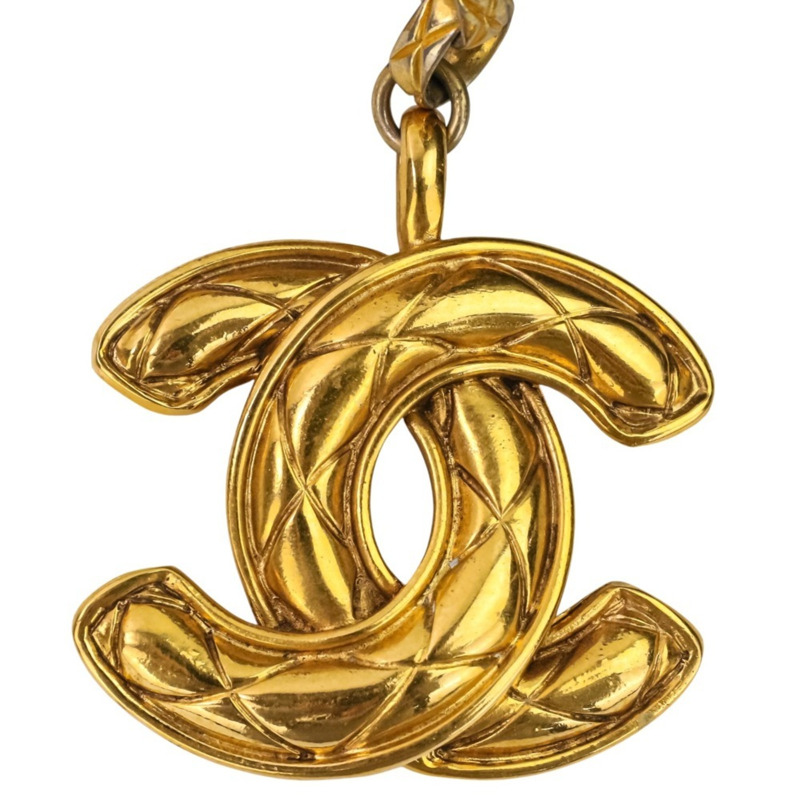 香奈兒 (CHANEL) 絎縫鏈條單肩包，飾有 Coco 標誌吊飾，相機包，黑色，女士-9