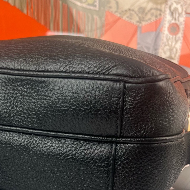 Prada普拉達三角標黑色新款荔枝皮郵差包 配件：卡-9