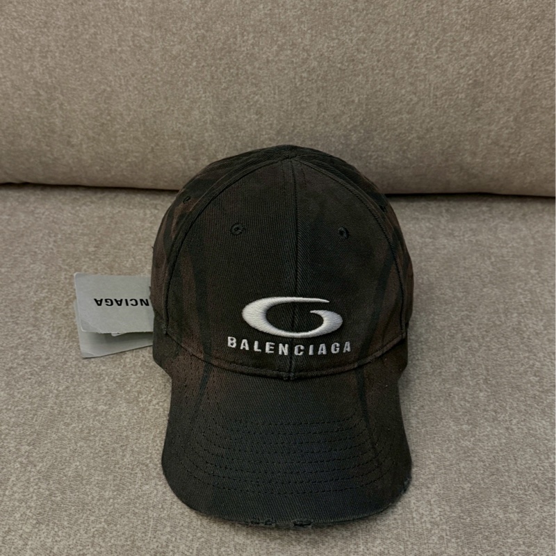 巴黎世家做髒刺繡缺角帽-0