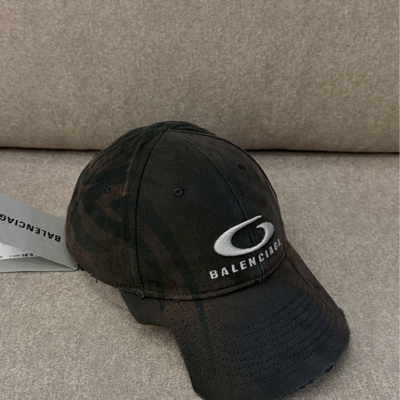 巴黎世家做髒刺繡缺角帽-2