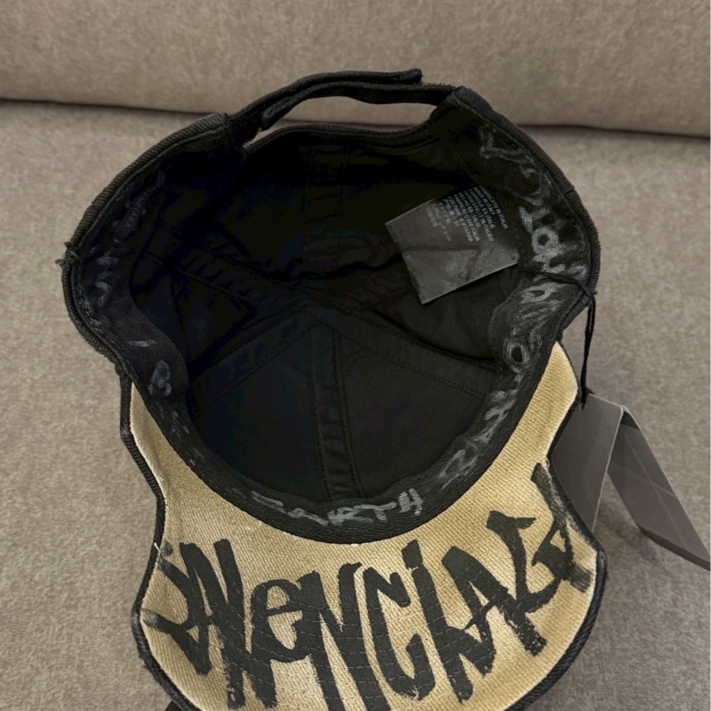 巴黎世家做髒刺繡缺角帽-4