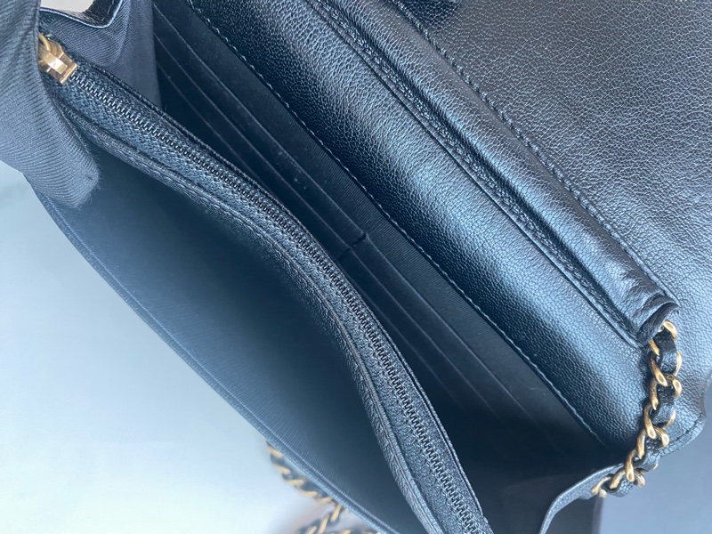 Chanel 黑金v紋山羊皮woc-13