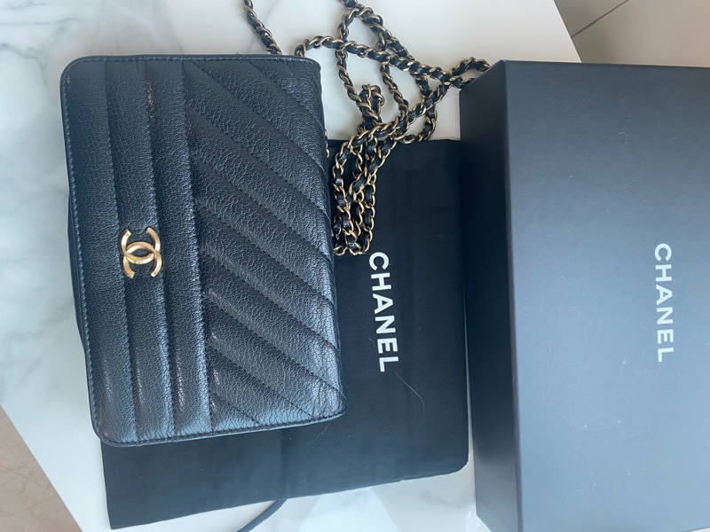 Chanel 黑金v紋山羊皮woc-15