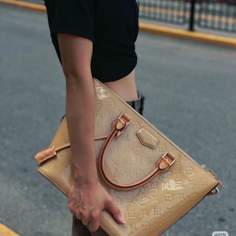 LV 漆皮手提斜背包 黃色 中號 28.5*14*25  98新配件鑰匙*2 鎖 肩帶 塵袋-1