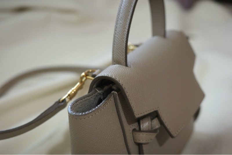 九成新 Celine nano belt bag 鯰魚包 奶茶色-1