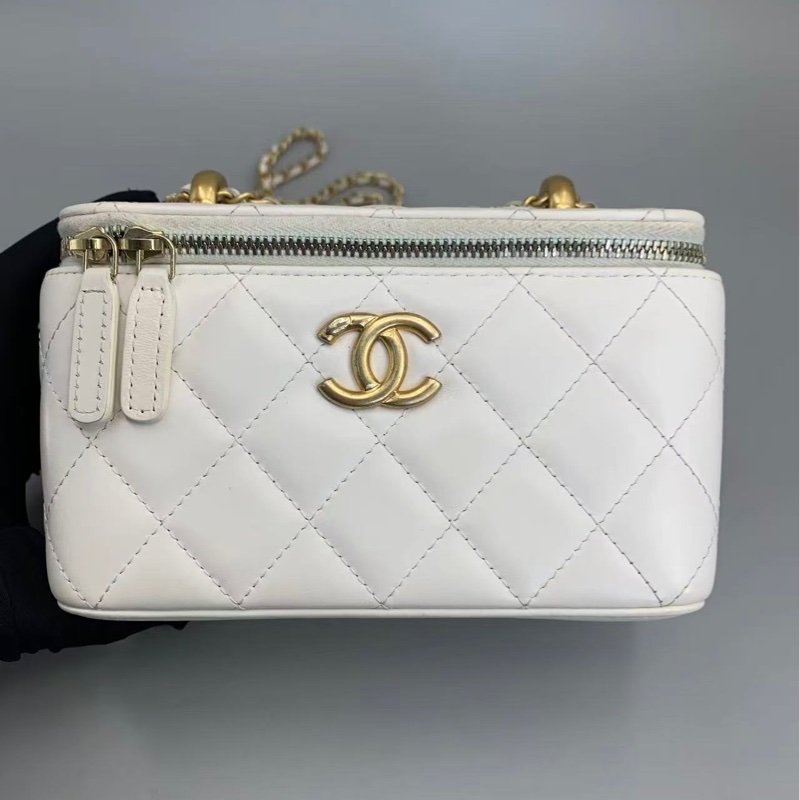 98新 24C Chanel 香奈兒白色雙金珠可調節菱格紋設計皮穿鏈 小牛皮 化妝包-1