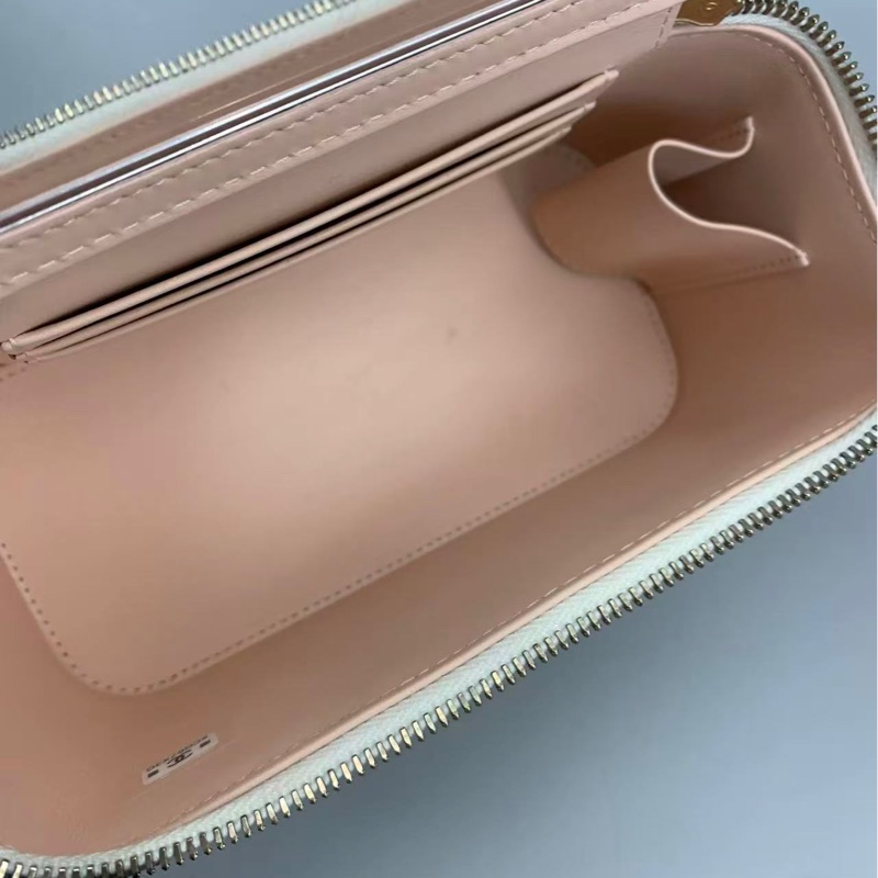 98新 24C Chanel 香奈兒白色雙金珠可調節菱格紋設計皮穿鏈 小牛皮 化妝包-4