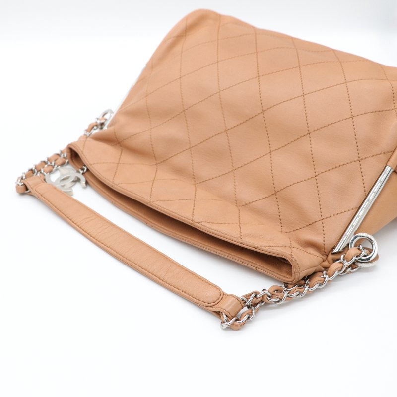 Chanel香奈兒 菱格紋 肩背包 銀色 Ultimate Soft Hobo 羊皮-8