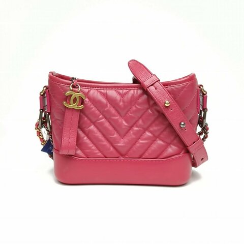 CHANEL GABRIELLE流浪小號玫瑰粉牛皮26開金銀扣V紋肩背包
