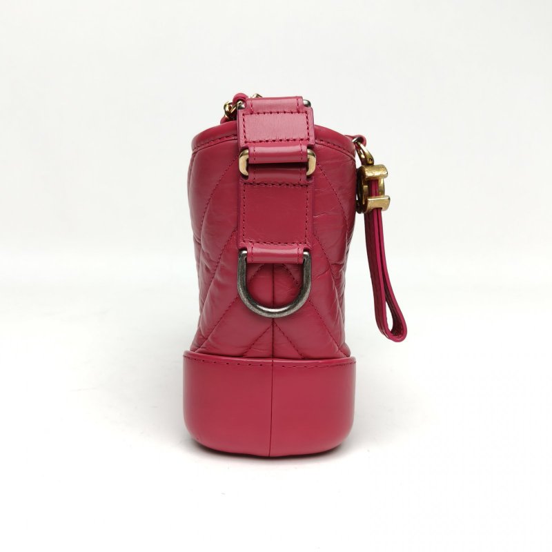 CHANEL GABRIELLE流浪小號玫瑰粉牛皮26開金銀扣V紋肩背包-3