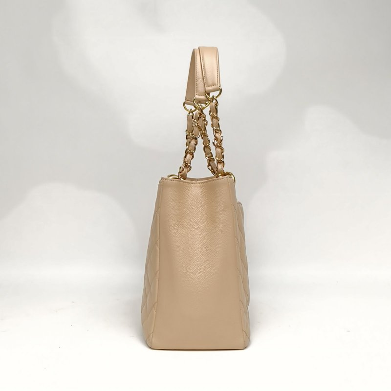 CHANEL GST購物袋小號33奶茶色荔枝牛皮14開金扣肩背包-1