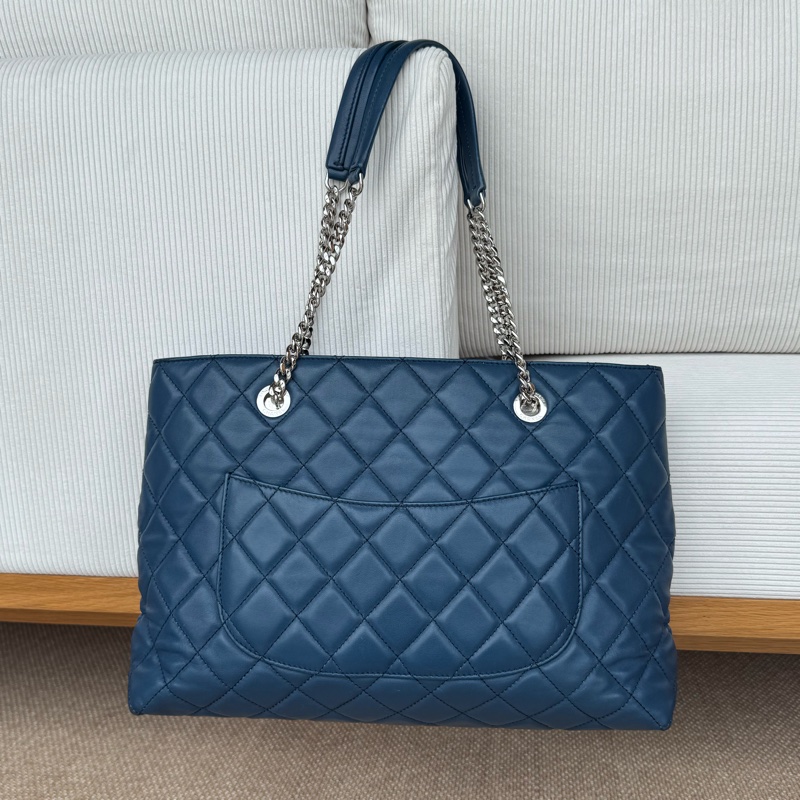 Chanel 23開 菱格羊皮肩背托特-6