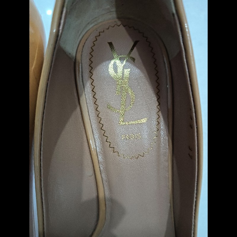 YSL漆皮尖頭高跟鞋，典雅細跟設計，跟內金屬質感設計，高度適中，穿著舒適！-5