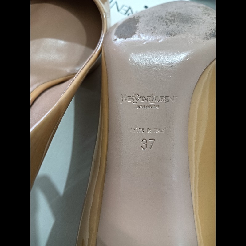 YSL漆皮尖頭高跟鞋，典雅細跟設計，跟內金屬質感設計，高度適中，穿著舒適！-13