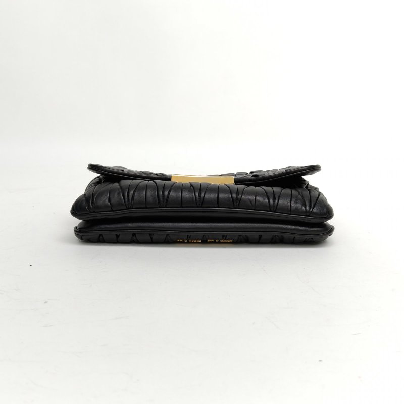 MIU MIU 黑色羊皮金扣鏈條包肩背包-4